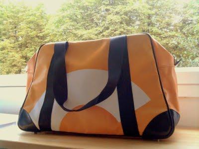 UNE BONNE IDEE DE RECYCLAGE PUBLICITAIRE