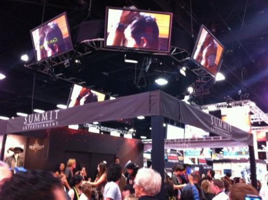 Les fans de Twilight sur le stand de Breaking Dawn au Comic Con