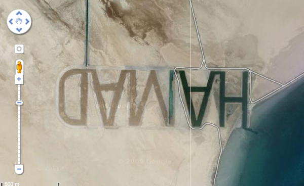 Screenshot 2011 07 22 00h 02m 13s 600x368 Il écrit son nom dans le désert pour le voir depuis lespace !