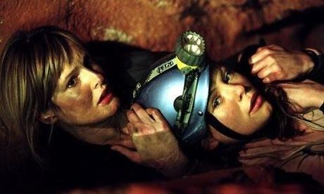 MyAnna Buring et Saskia Mulder dans The Descent