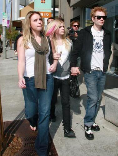 Avril Lavigne enceinte?