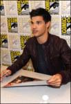 Kris Stewart, Taylor Lautner and Robert Pattinson signing autographs at Comic Com !