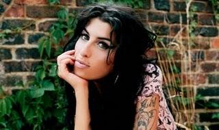 Amy Winehouse (est morte)