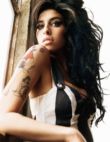 Amy Winehouse, une îcone de mode retrouvée morte ...