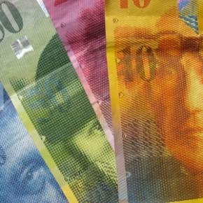 Franc suisse fort: travailler plus pour gagner moins