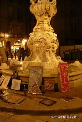 PLACE DU PARLEMENT ST PIERRE 22/07 BORDEAUX AMG: les peintures au pied de la fontaine