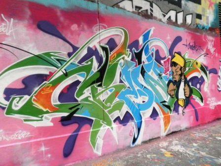Graffiti rue des Pyrénées 1 (75019)