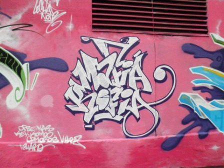 Graffiti rue des Pyrénées 1 (75019)