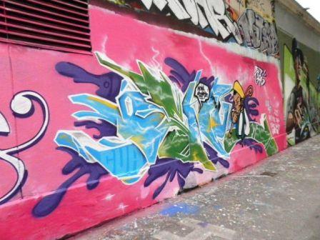 Graffiti rue des Pyrénées 1 (75019)