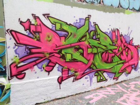 Graffiti rue des Pyrénées 1 (75019)