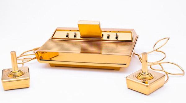 gold plated atari 2600 t Une Atari 2600 plaquée or
