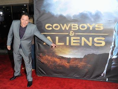 Premiere_Universal_Pictures_Cowboys_Aliens_YmGlZ3BGHW_l.jpg