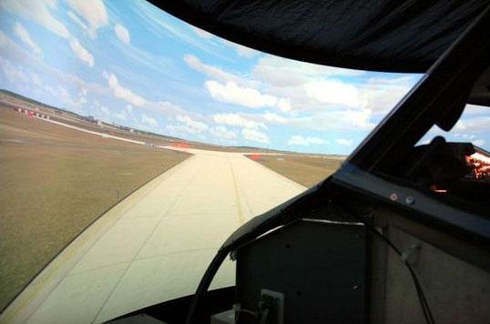 ecran panoramique flight experience Welcome on the board Flight Experience, centre de simulation aérienne destiné au grand public