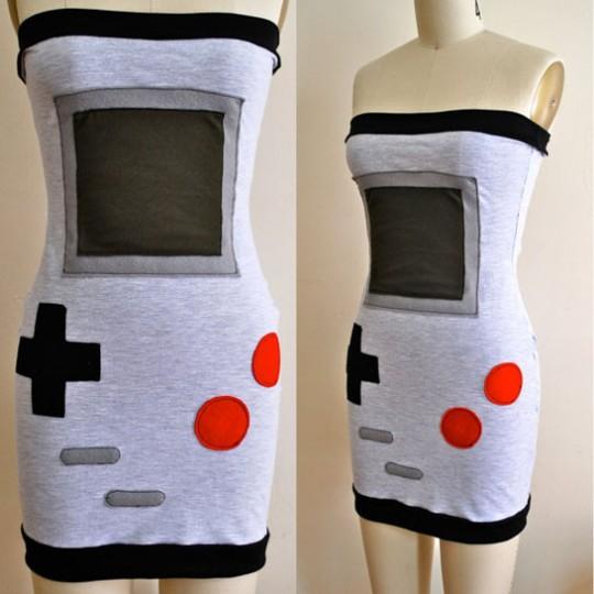 Strapless Nintendo Dress 540x540 Une robe Game Boy