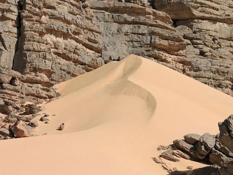 dune-a-l-assaut-d-une-falaise