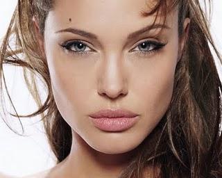 Angelina Jolie - Ses astuces beautés