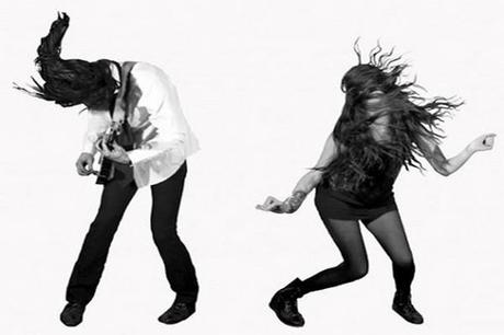 « Go Outside » de Cults remixé par le Menahan Street Band « Go Outside » de Cults remixé par le Menahan Street Band