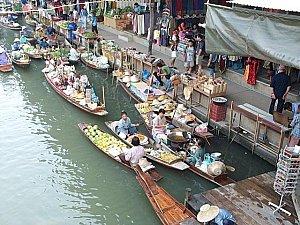 Destination-Bangkok---Les-marches-flottants.jpg
