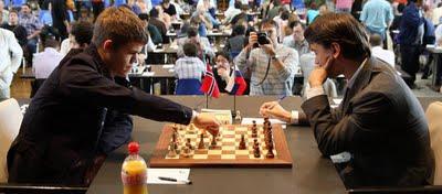 Echecs à Bienne : Magnus Carlsen (2821) 1/2 Alexander Morozevich (2694) © site officiel