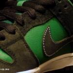 nike sb dunk low 2012 black green red woodgrain 03 150x150 Nike SB Dunk Low Black Green Red Woodgrain 