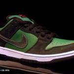 nike sb dunk low 2012 black green red woodgrain 01 150x150 Nike SB Dunk Low Black Green Red Woodgrain 