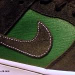 nike sb dunk low 2012 black green red woodgrain 05 150x150 Nike SB Dunk Low Black Green Red Woodgrain 