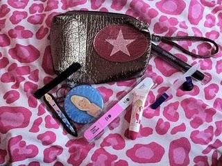 Ma trousse beauté - Hop dans la valise [code promo inside]