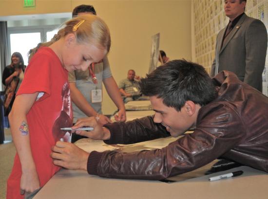 De nouvelles images de Taylor Lautner au Comic Con
