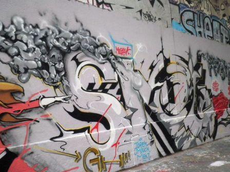 Graffiti rue des Pyrénées 2 (75020)