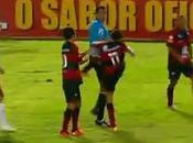 pète plombs agresse l'arbitre