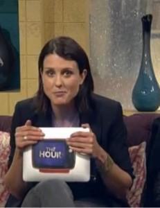Ce qu’il faut retenir d’un chat vidéo avec Heather Peace? Ses mains