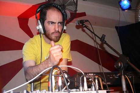 Max Tundra reprend Prince.