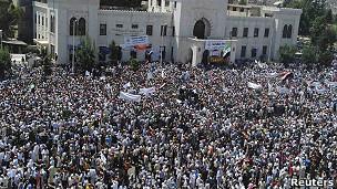 Hama redoute un assaut imminent de l'armée.
