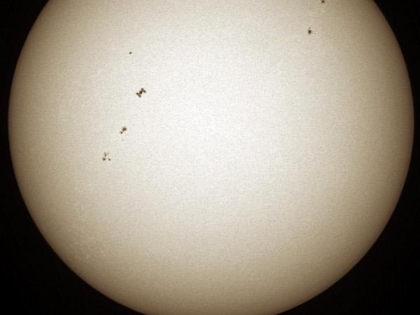 Grand groupe de taches solaires et transit d’ISS avec DMK 31AF03.AS