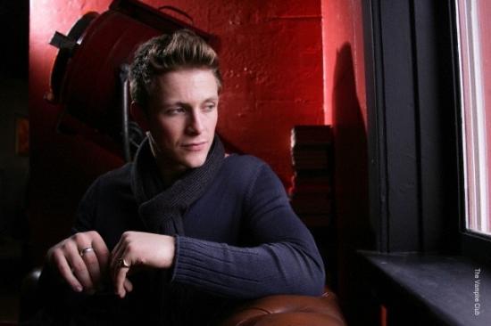 Un membre des Volturi pose pour le photographe Carlo Allegri