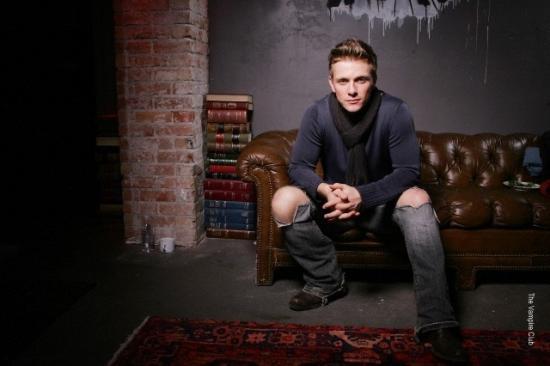 Un membre des Volturi pose pour le photographe Carlo Allegri