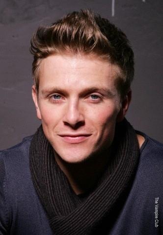 Un membre des Volturi pose pour le photographe Carlo Allegri