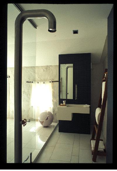 bath-room-2-hotel-hegia-france-pays-basque-hasparren-hoosta-magazine-paris