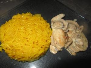 riz safrané et poulet aux champignons