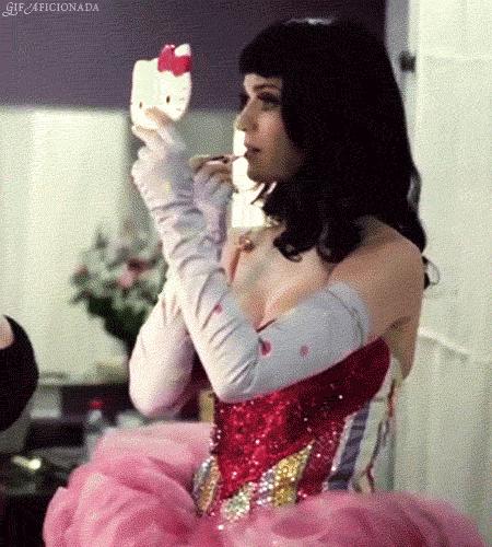 http://www.jaimehellokitty.com/images/articles0010/katykitty.gif