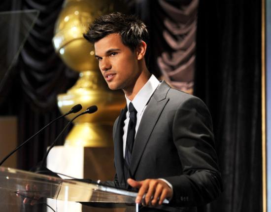 De nouvelles images de Taylor Lautner aux HFPA