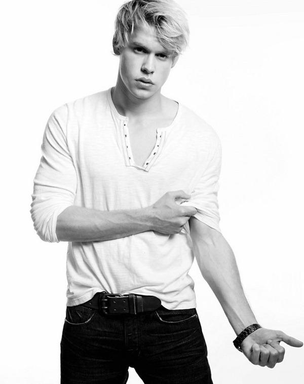 Chord-Overstreet-glee-17151694-915-1222