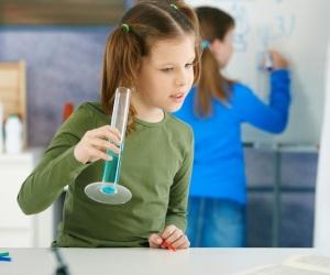 Faut-il développer l'approche des sciences à l'école ?