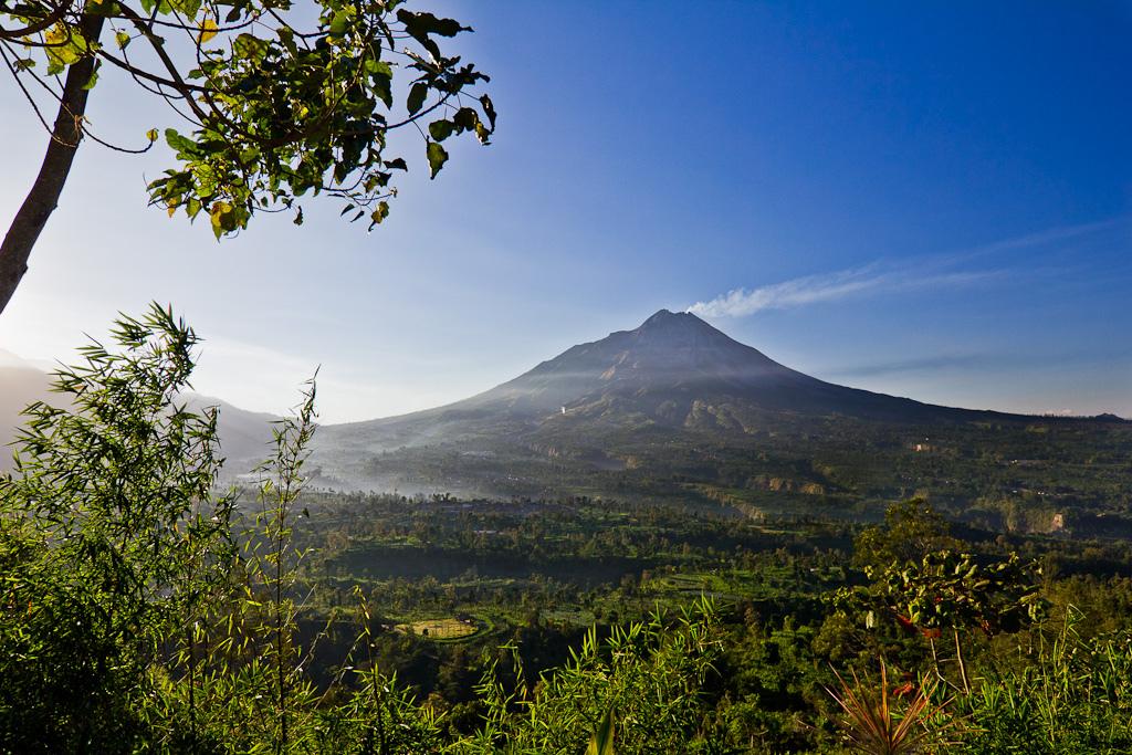 J92 / La Carte Postale : le Mt Merapi