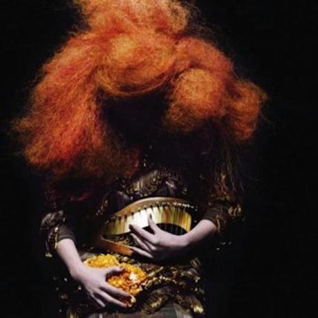 Björk: Virus & Moon (Snippet) - Stream
Petit à petit, Björk...