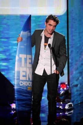 Robert Pattinson tout sourire aux Teen Choice Awards