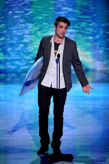Robert Pattinson tout sourire aux Teen Choice Awards