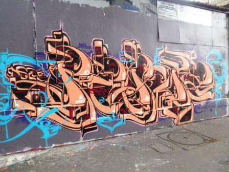 Graffiti rue des Pyrénées 3 (75020)