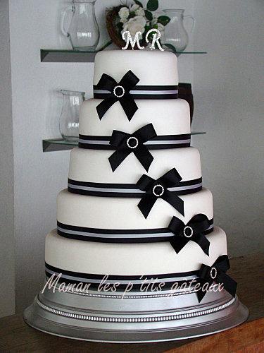 wedding-cake-noeuds-noirs.jpg
