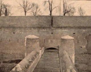 Le rempart en mai 1920. Paysages disparus.